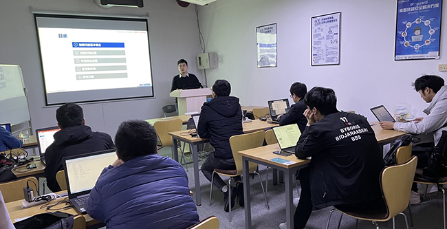 近期，上海分公司，河南效劳处也陆续开展了署理商初级认证培训和考试